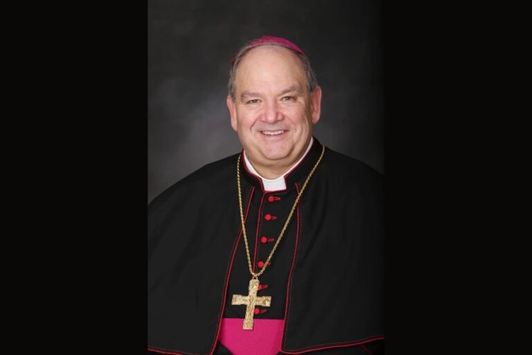 Archbishop_Hebda_official_portrait_May_2016_1.jpg