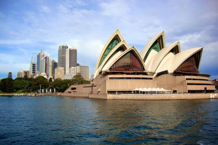 Sydney_Opera_House_and_buildings_Credit_Michele_M_via_Flickr_CC_BY_NC_ND_20_CNA.jpg