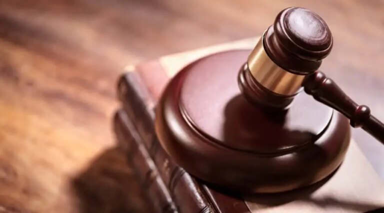 justicia-brian-a-jackson-shutterstock-270423.jpg