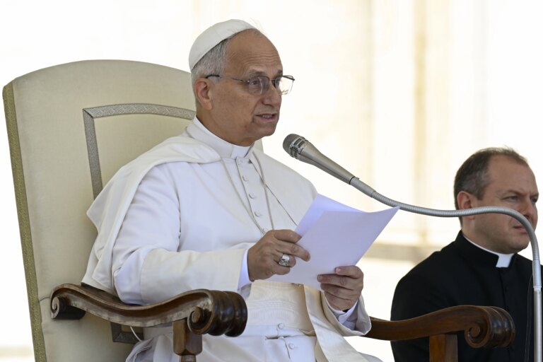 popeleogeneralaudience5073025.jpg