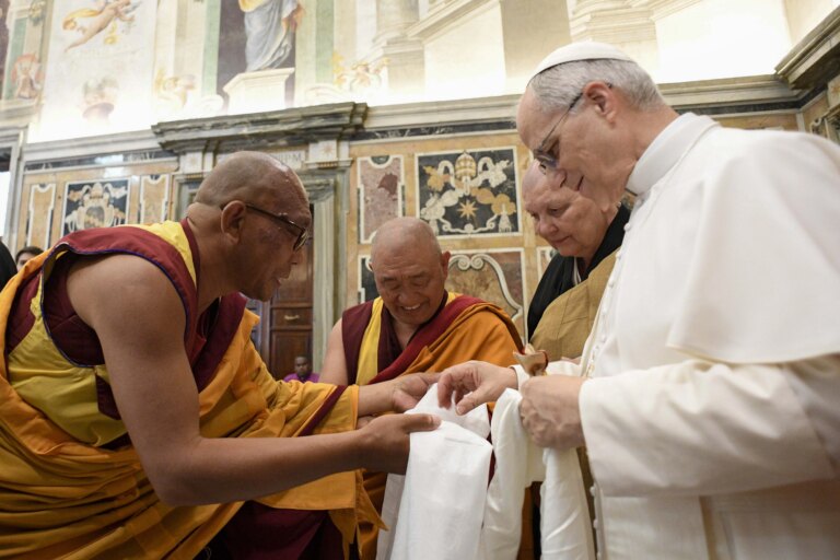 popeleoxivinterfaithleaders2051925.jpg