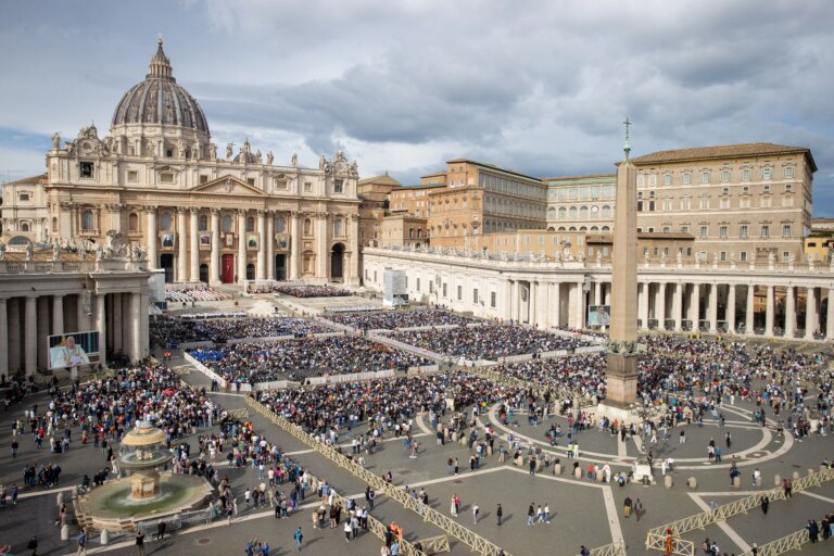 241020-holy-mass-and-canonization-daniel-ibanez-26.jpg