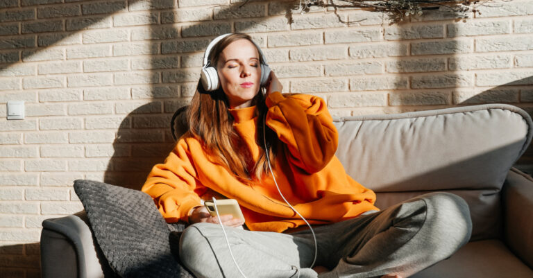 28923-girl-listening-to-headphones-gettyimages-taty_source_file.jpg