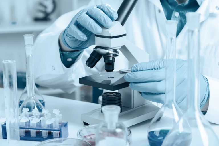 Fetal-tissue-research-Shutterstock-Alex_Traksel.png