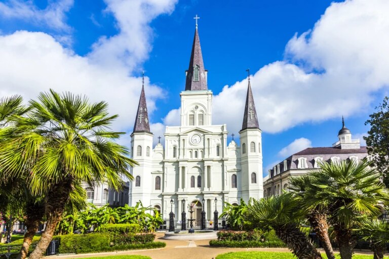 St_Louis_Cathedral_in_New_Orleans_Credit_travelview_Shutterstock.jpg