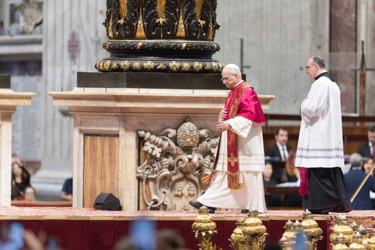 consola.pope_.jpeg