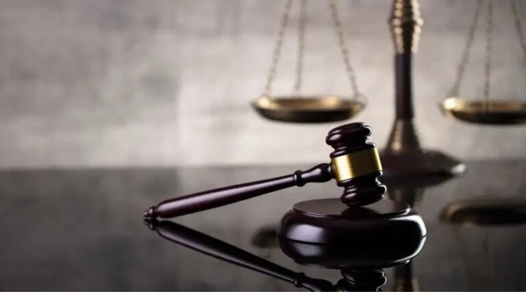 justicia-zolnierek-shutterstock-050523.jpg