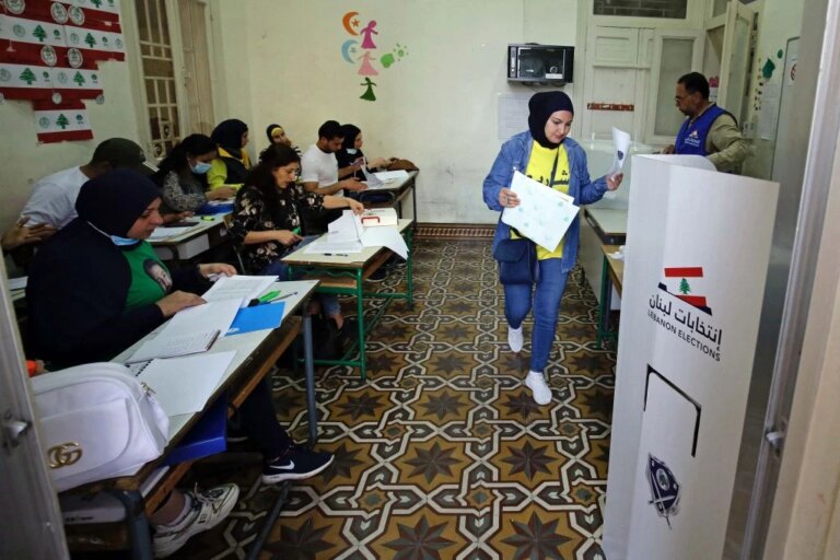 lebanonvoting100825.jpg