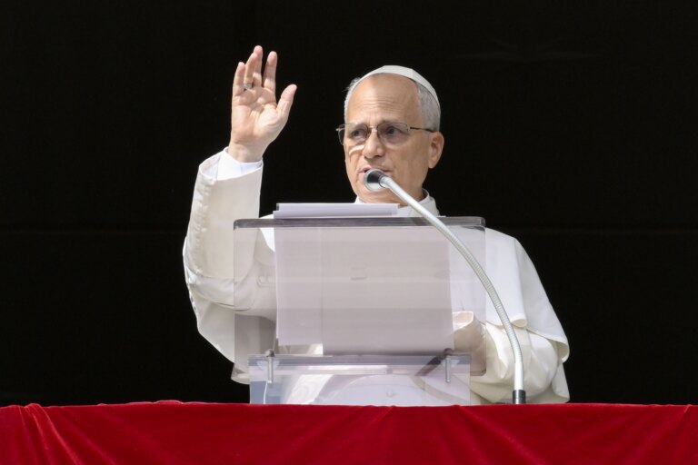 popeleoangelus102725.jpg