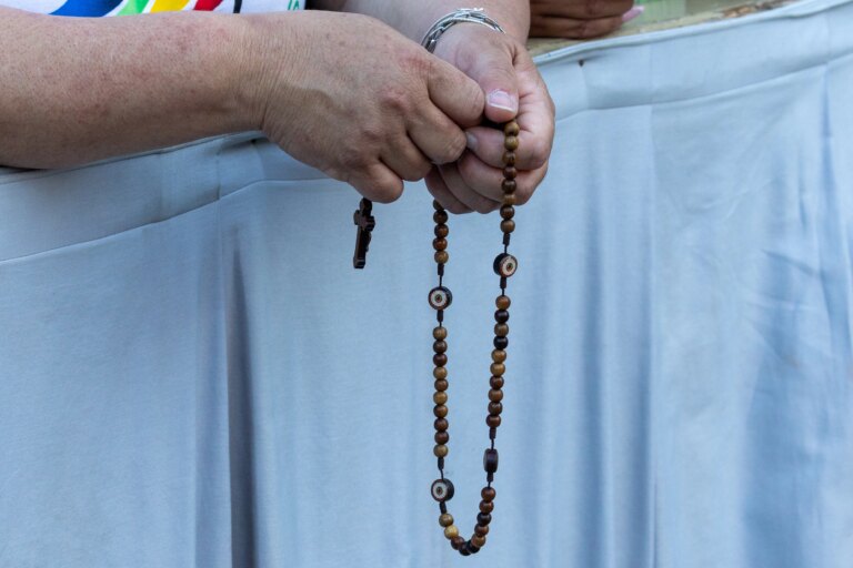 prayer-vigil-and-rosary-for-peace-daniel-ibanez-10.jpg