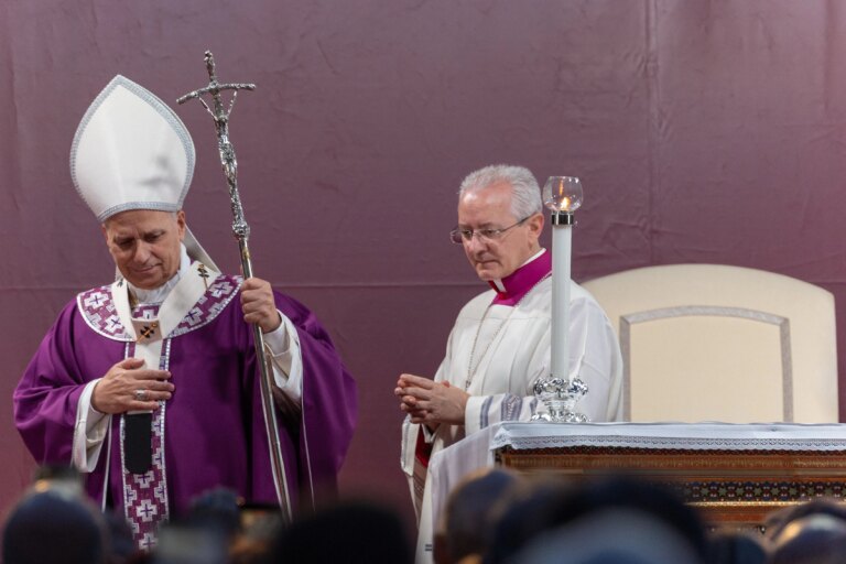 251102-commemoration-of-all-the-faithful-departed-daniel-ibanez-18.jpg