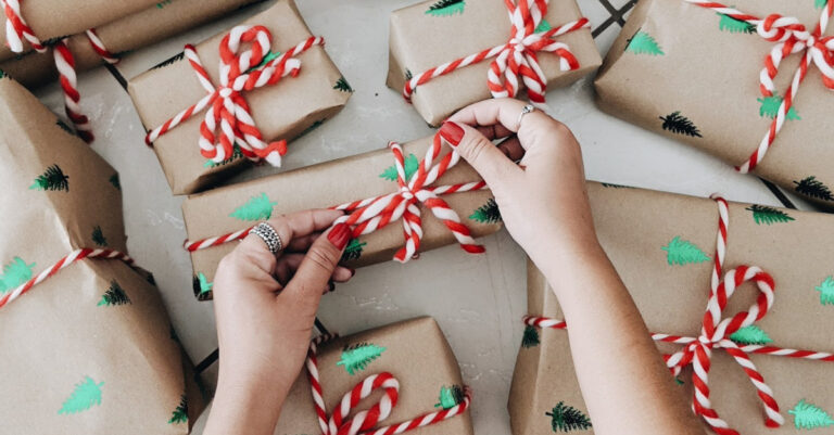 5965-christmas-gifts-juliana-malta-unsplash.jpg