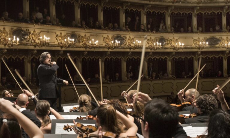 conductormuti.jpg