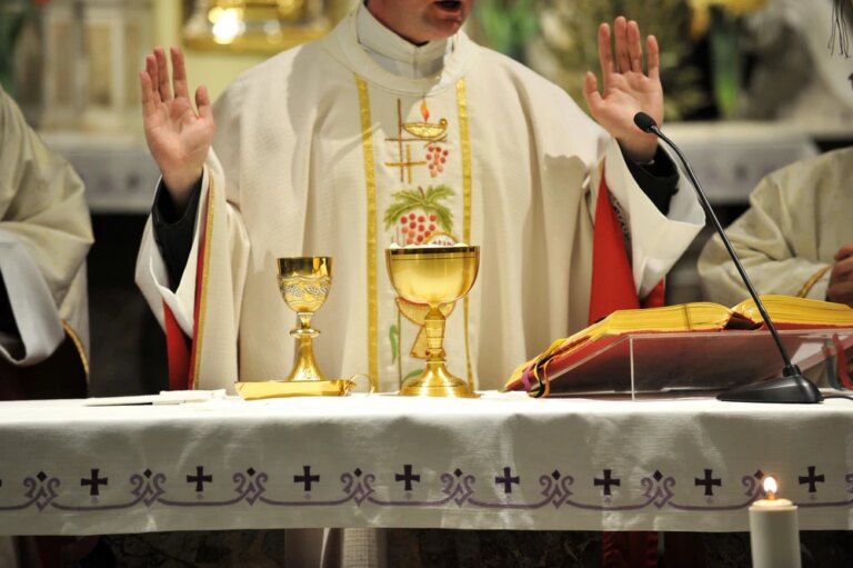 priestsayingmass081924.jpg