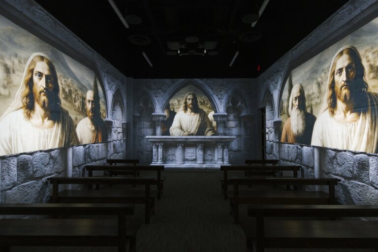 shroud-museum-theater-room9.jpg