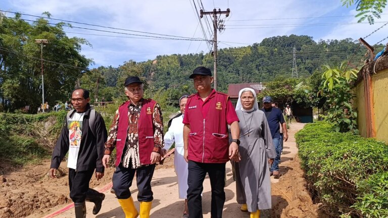 01-field-visit-fr.-fredy-rante-taruk-executive-director-of-caritas-indonesia-mgr.-antonius-subianto-bunjamin-o.s.c.-president-of-the-presi.jpeg