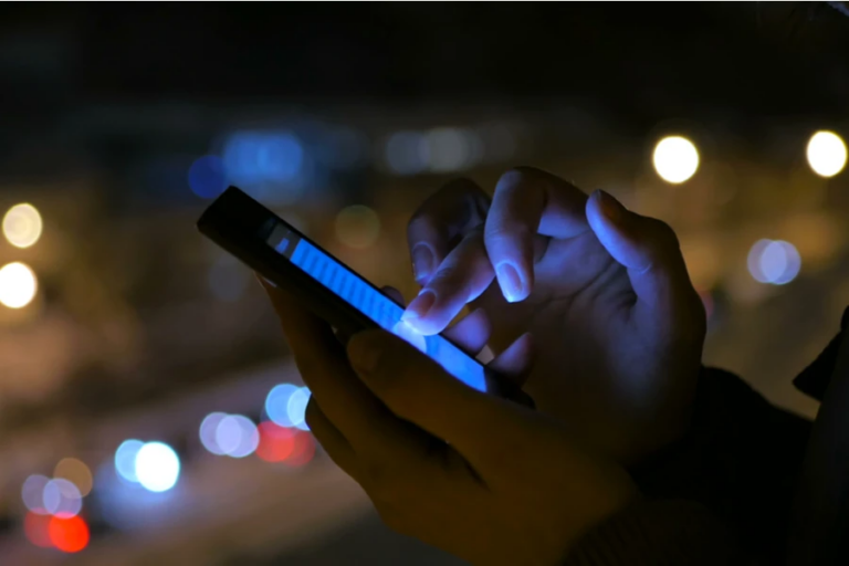 Smartphone-dark-zyabichShutterstock.png
