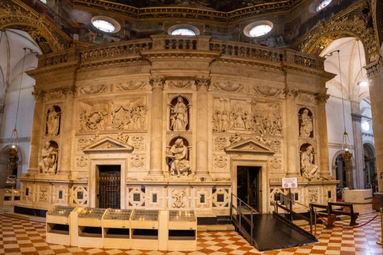 The_Holy_House_of_Our_Lady_in_the_Shrine_of_Loreto_Credit_Tatiana_Dyuvbanova__Shutterstock_CNA.jpg