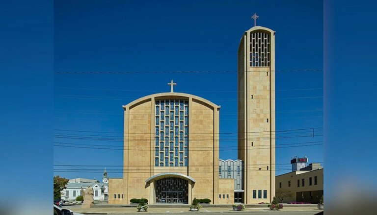 stcolumbacathedralyoungstownohio120225.jpg