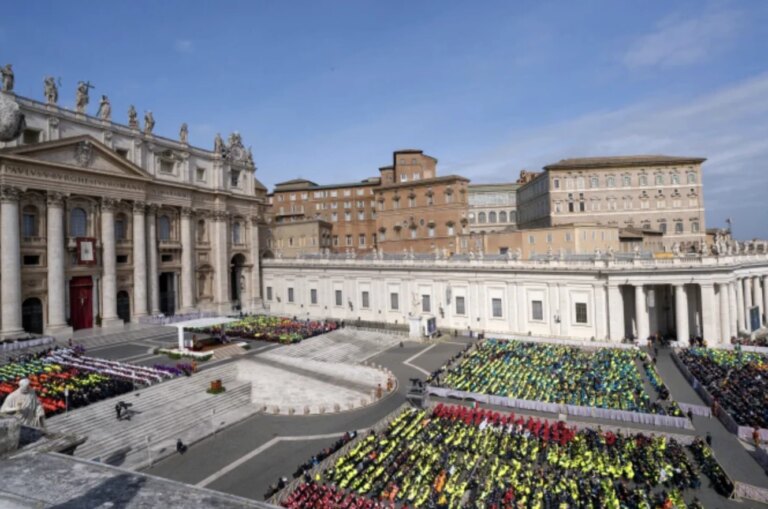 stpeterssquare.jpg