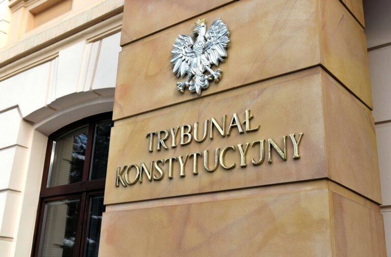 trybunal-konstytucyjny-wejscie.jpg