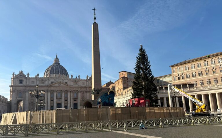 vaticanchristmas.jpg