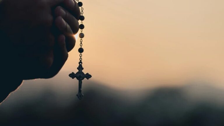 handsprayingrosary072725.jpg